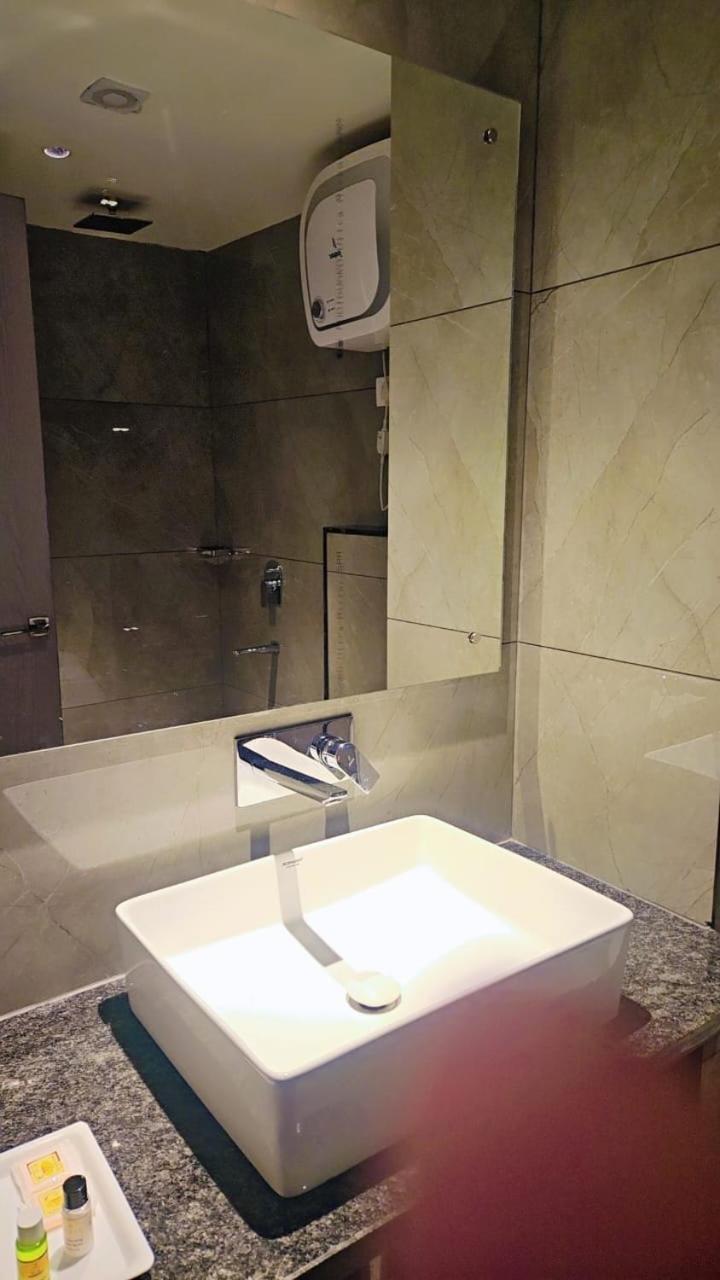 Hotel Arch The Lohias New Delhi Bagian luar foto