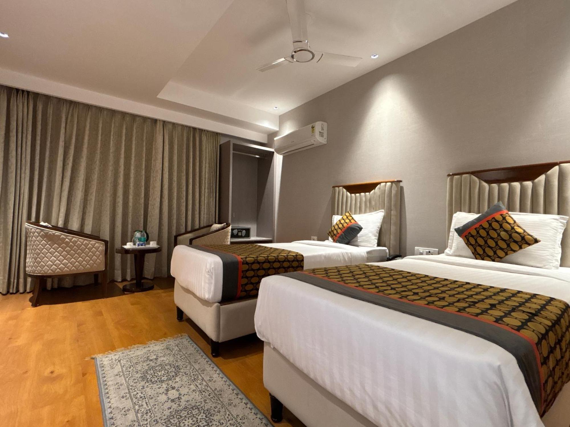 Hotel Arch The Lohias New Delhi Bagian luar foto