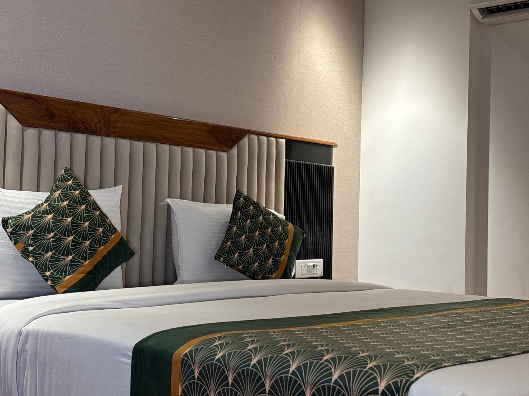 Hotel Arch The Lohias New Delhi Bagian luar foto