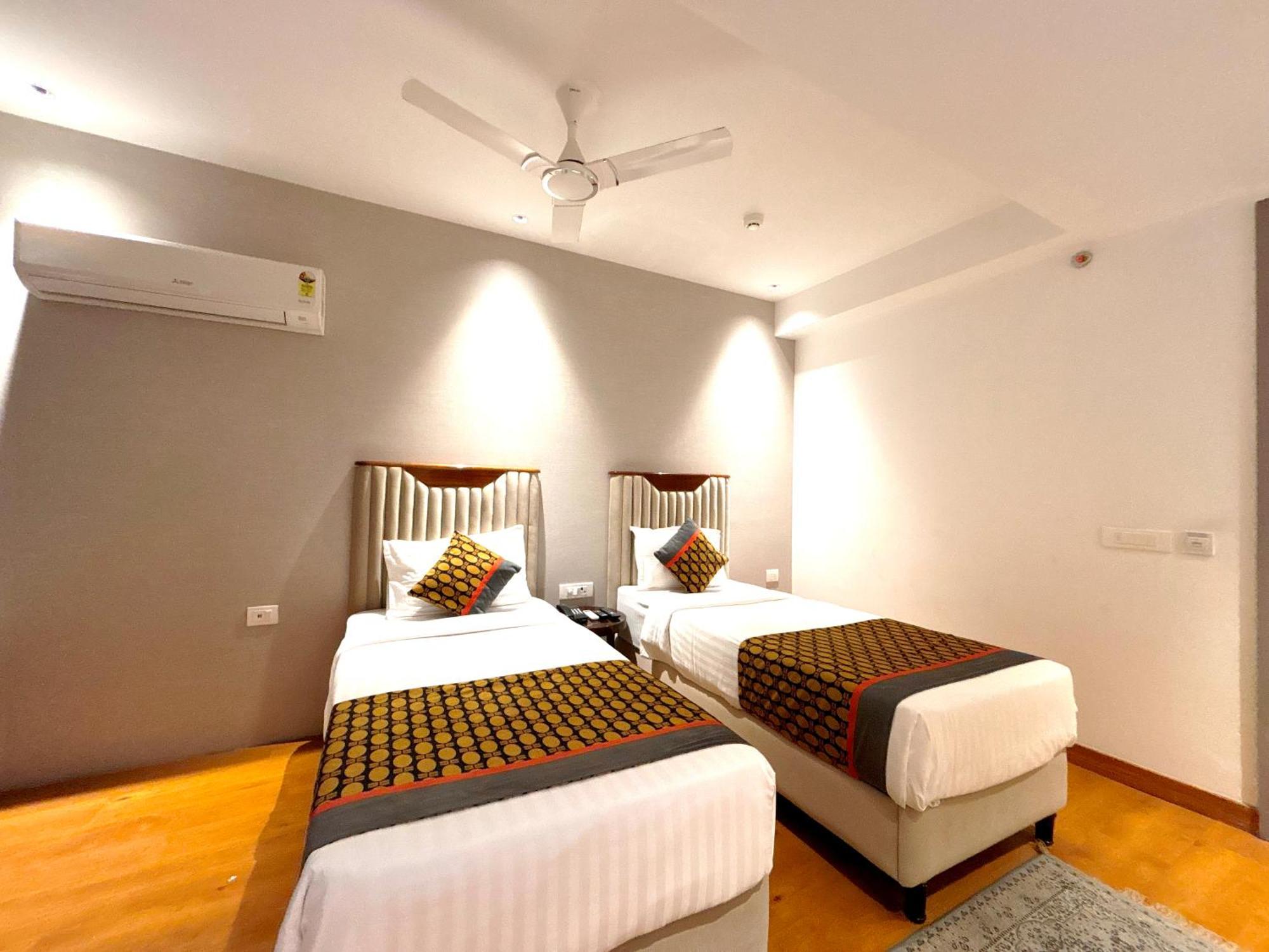 Hotel Arch The Lohias New Delhi Bagian luar foto