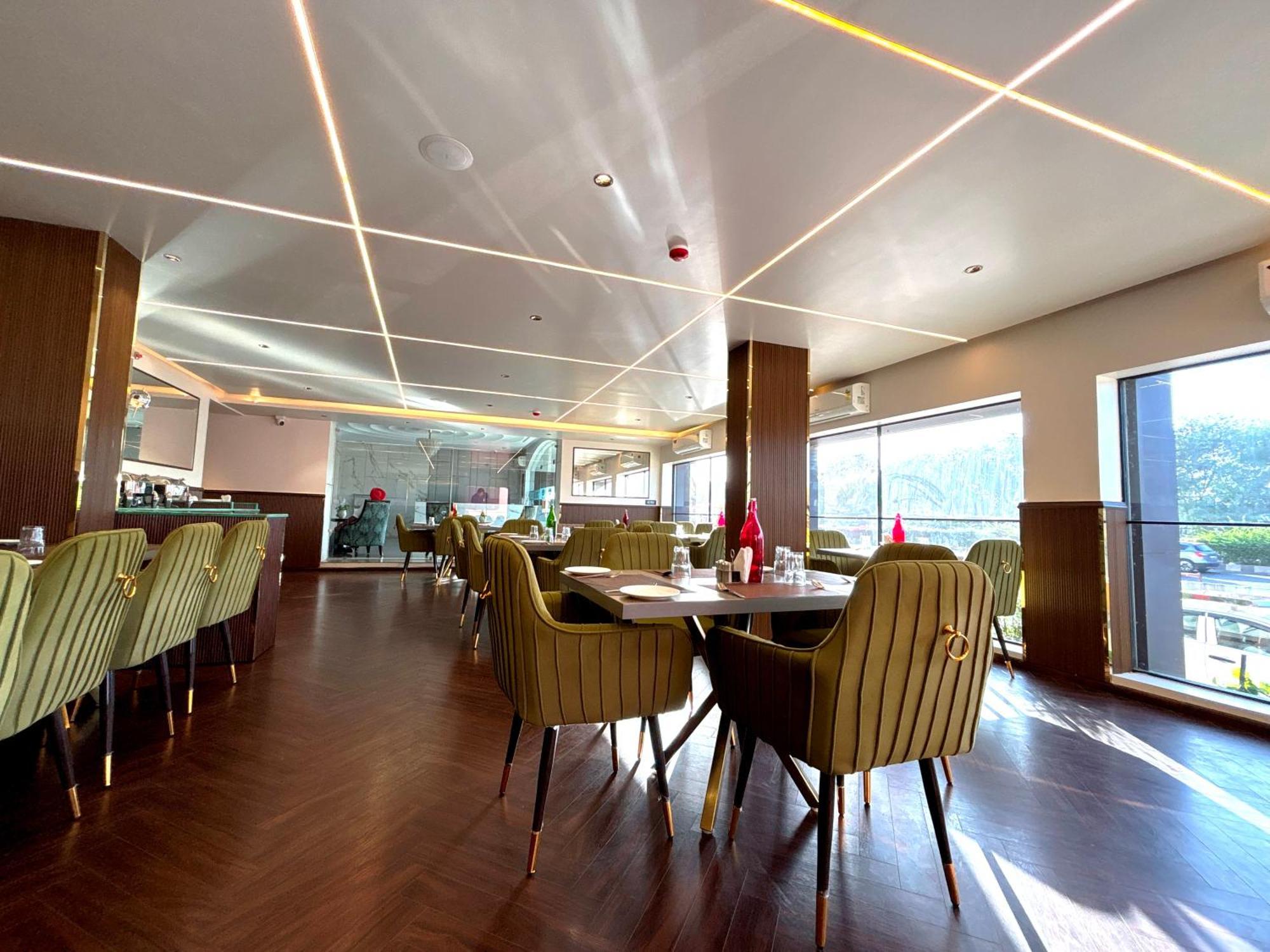 Hotel Arch The Lohias New Delhi Bagian luar foto
