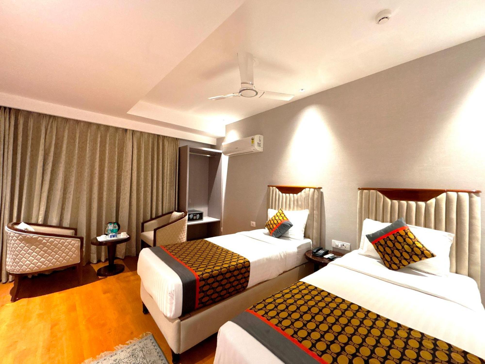 Hotel Arch The Lohias New Delhi Bagian luar foto