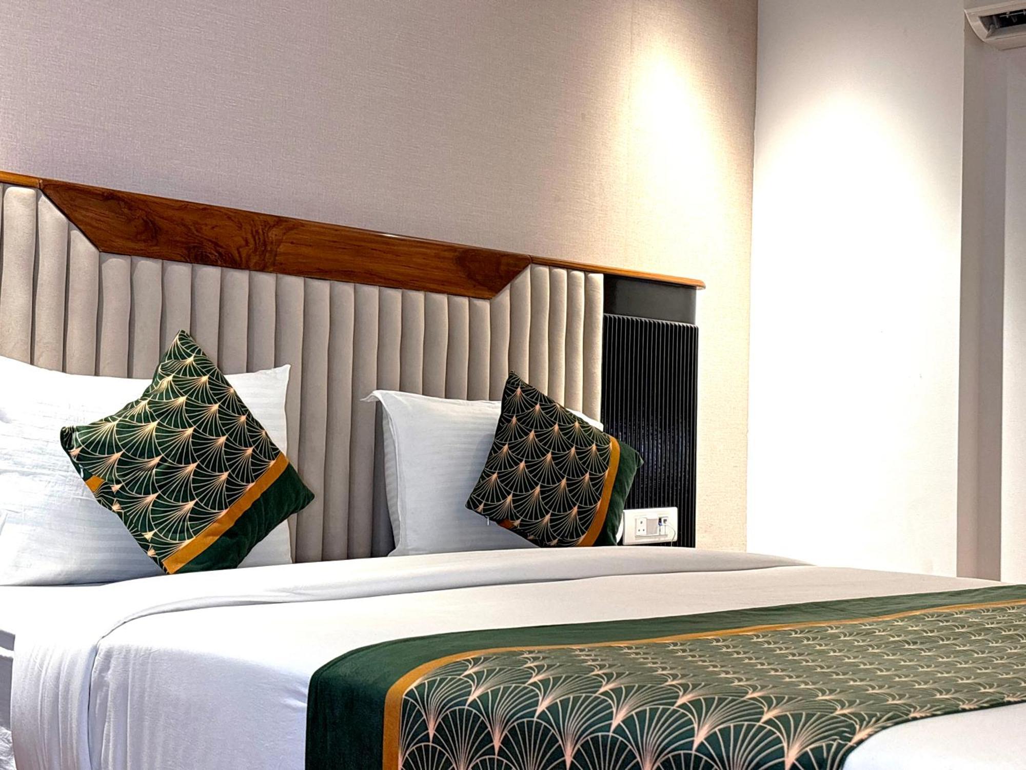 Hotel Arch The Lohias New Delhi Bagian luar foto